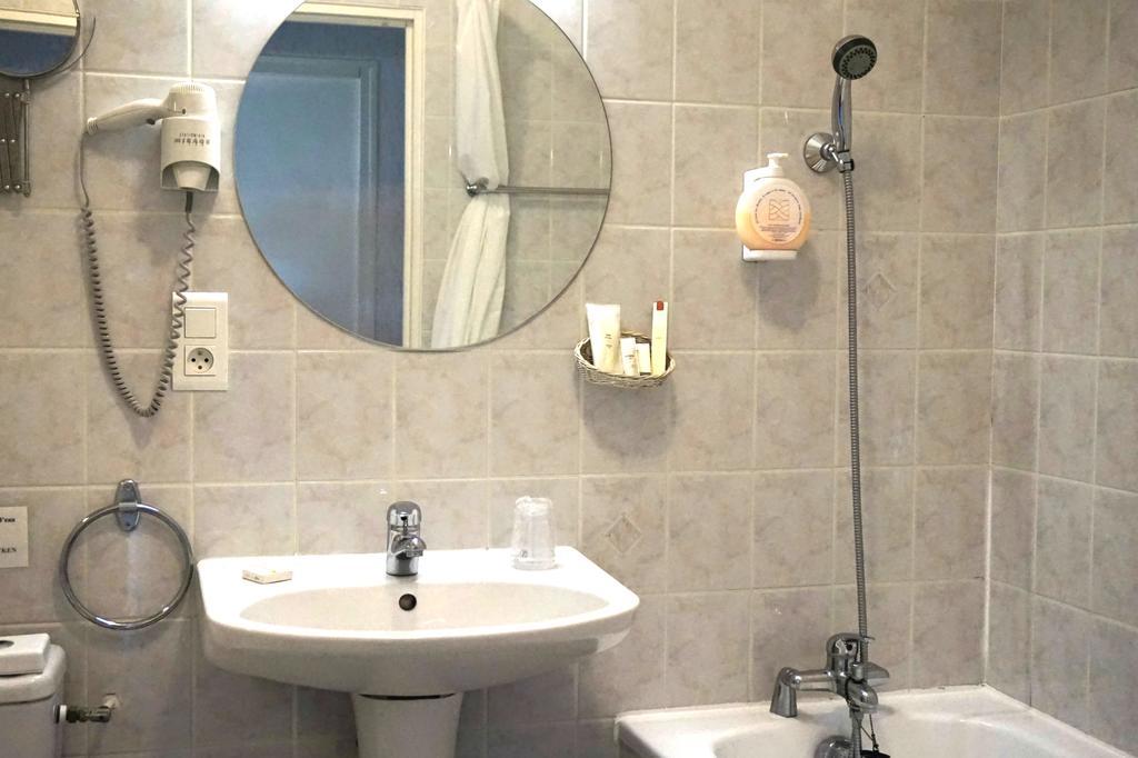 Logis Les Voiliers Hotel Peigney Bagian luar foto
